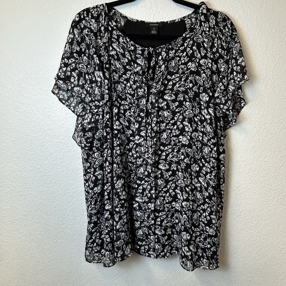 HALOGEN, Plus 3X, Black White‎ Flutter Sleeve Split Neck Top Floral Blouse, NWT - Picture 5 of 14